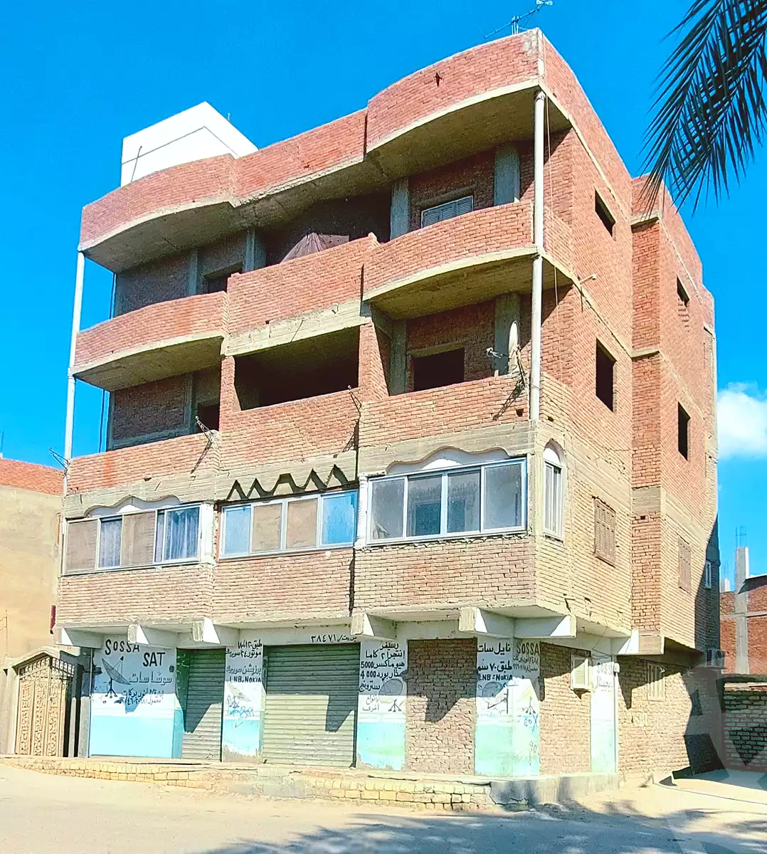 منزل ٤ ادوار ( ملك ) ناصيه كل الاتجاهات , شارع اسفلت ، مواصلات تحت بيت